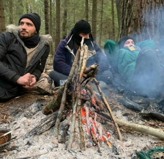 Лагерь беженцев в лесу на границе с Польшей.